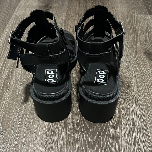 COPY - Lug sole sandals - Picture 5 of 7